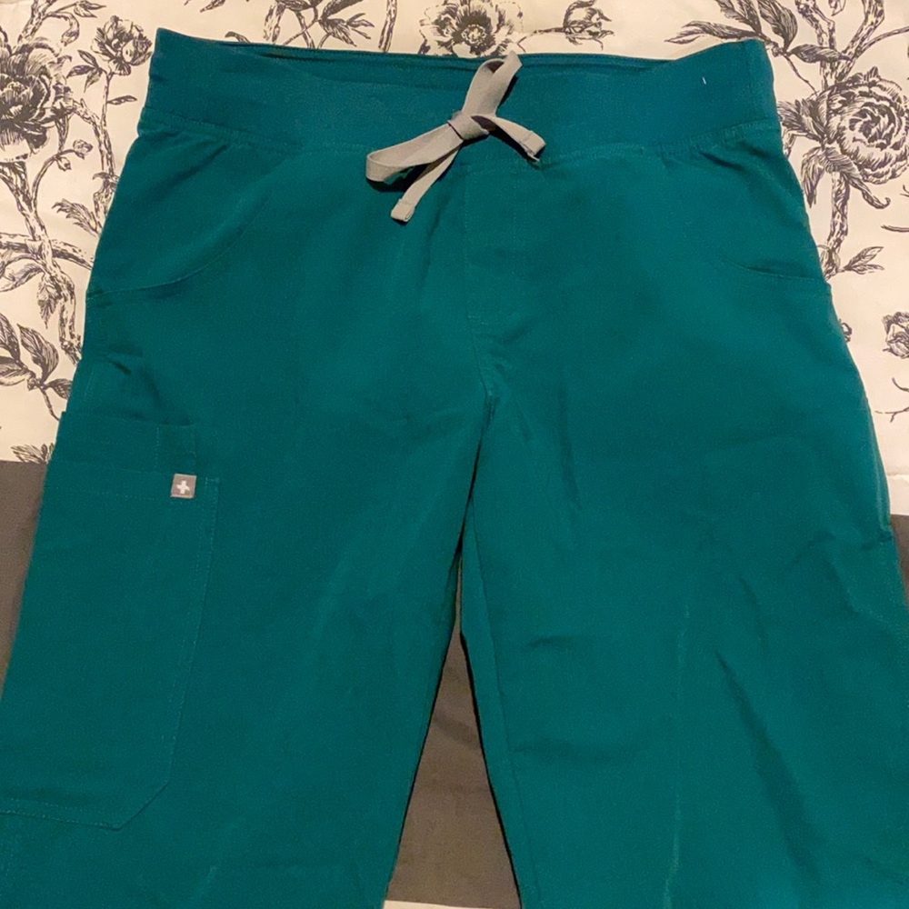 Figs scrubs kade pants in hunter green